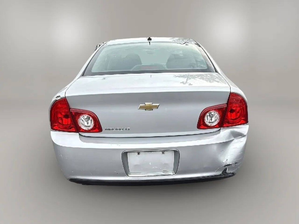 2011 Chevrolet Malibu Image 4