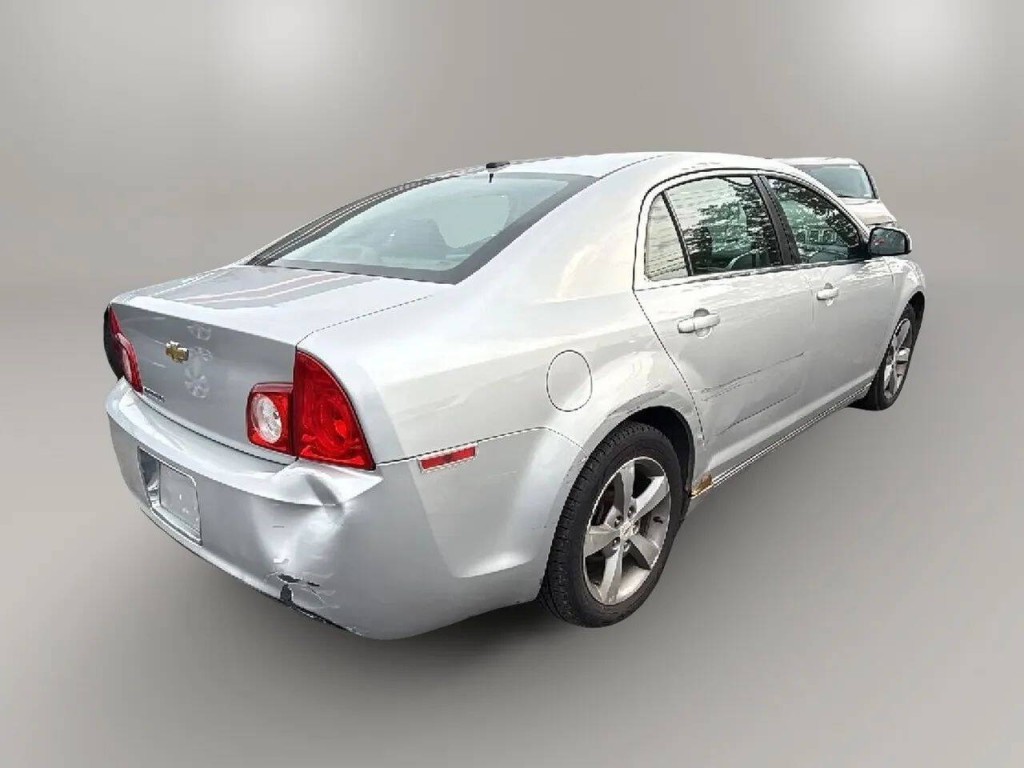 2011 Chevrolet Malibu Image 5