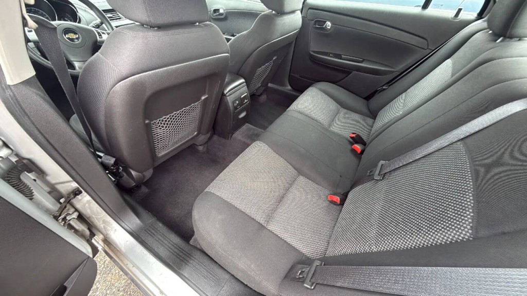 2011 Chevrolet Malibu Image 12