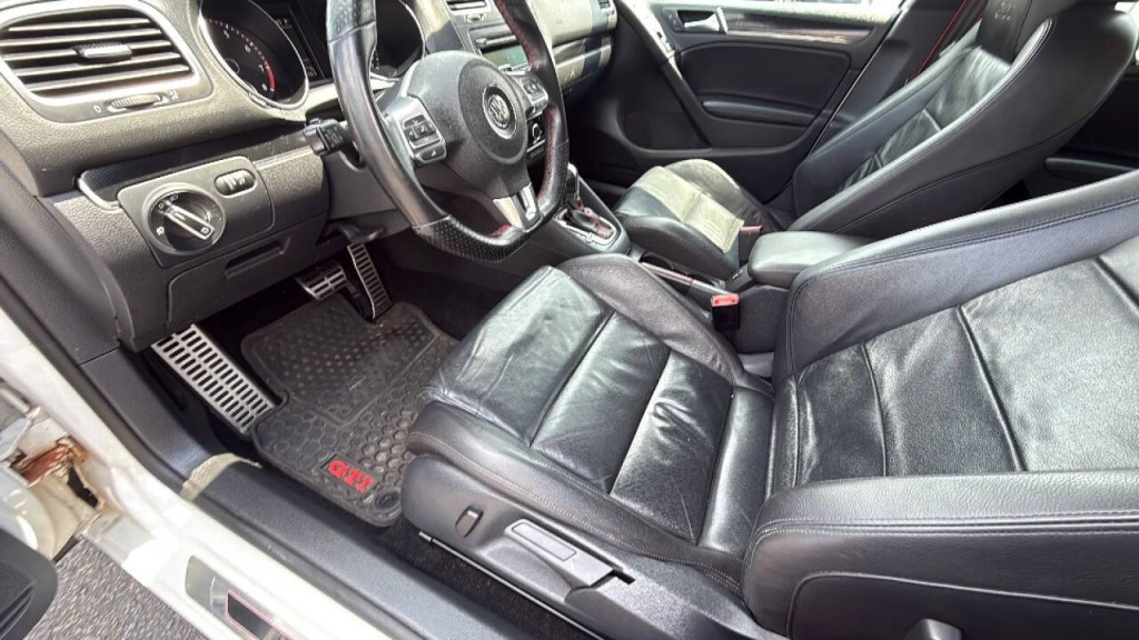 2013 Volkswagen GTI Image 10