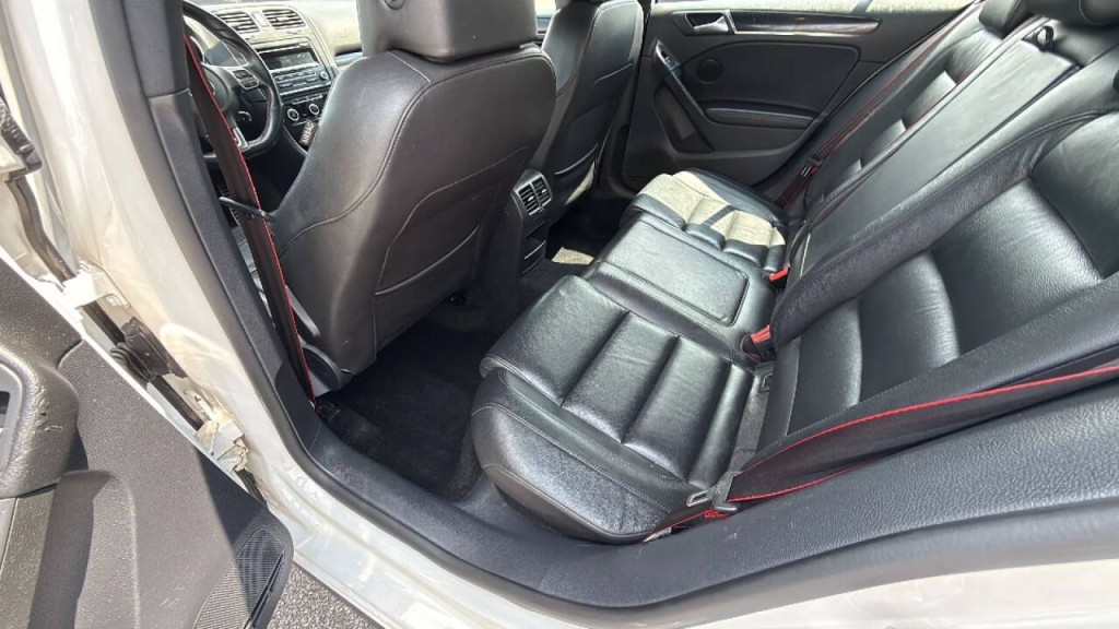 2013 Volkswagen GTI Image 12
