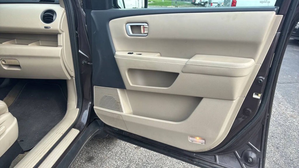 2015 Honda Pilot Image 17