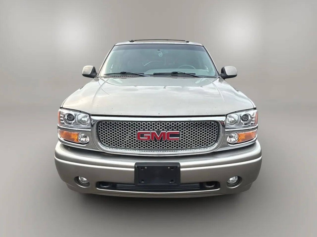 2003 GMC Yukon Image 8