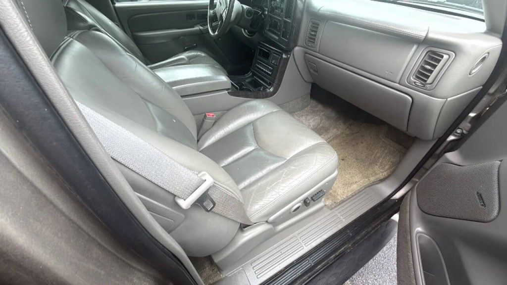 2003 GMC Yukon Image 16
