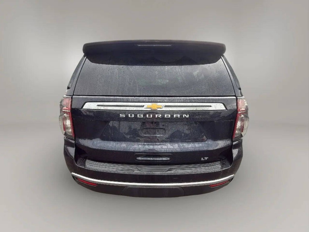 2022 Chevrolet Suburban Image 4