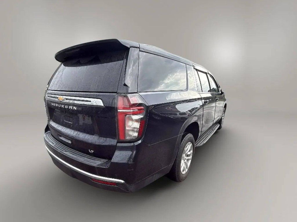 2022 Chevrolet Suburban Image 5
