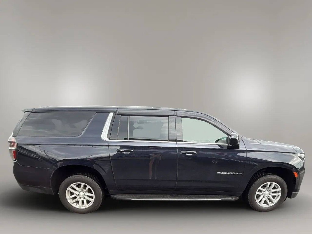 2022 Chevrolet Suburban Image 6