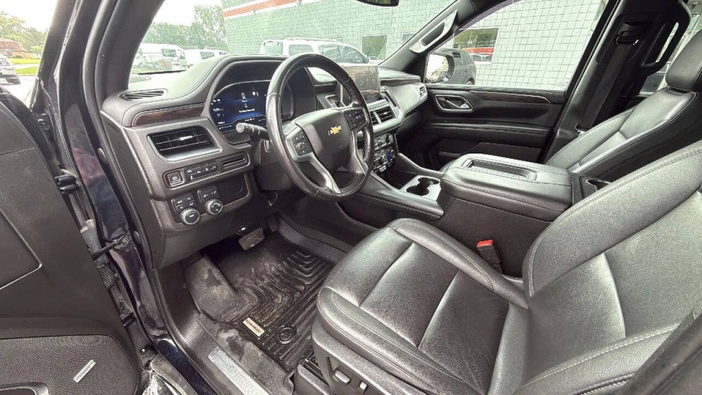 2022 Chevrolet Suburban Image 16