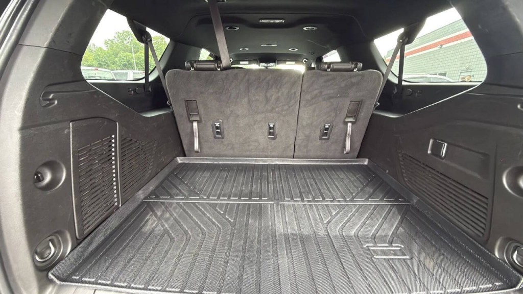 2022 Chevrolet Suburban Image 21