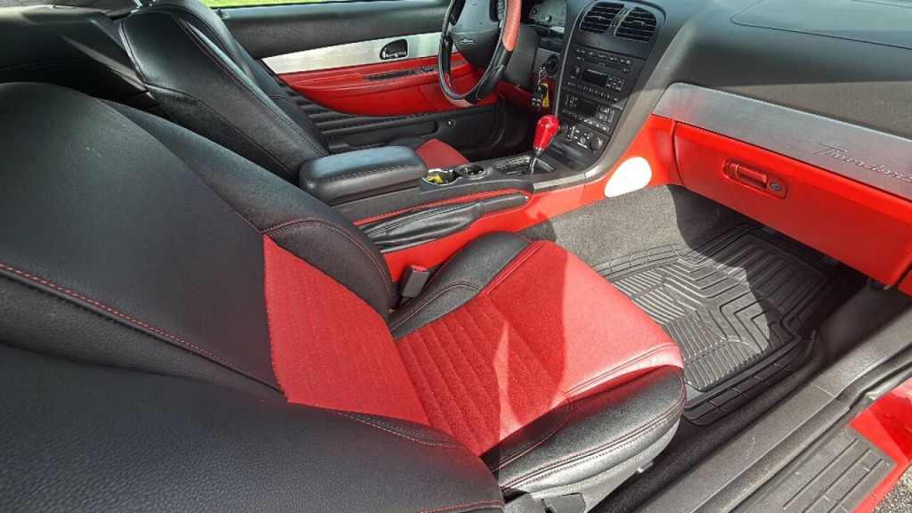 2002 Ford Thunderbird Image 12