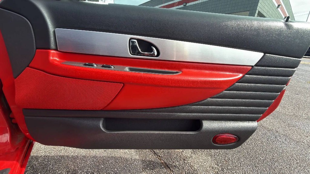 2002 Ford Thunderbird Image 10
