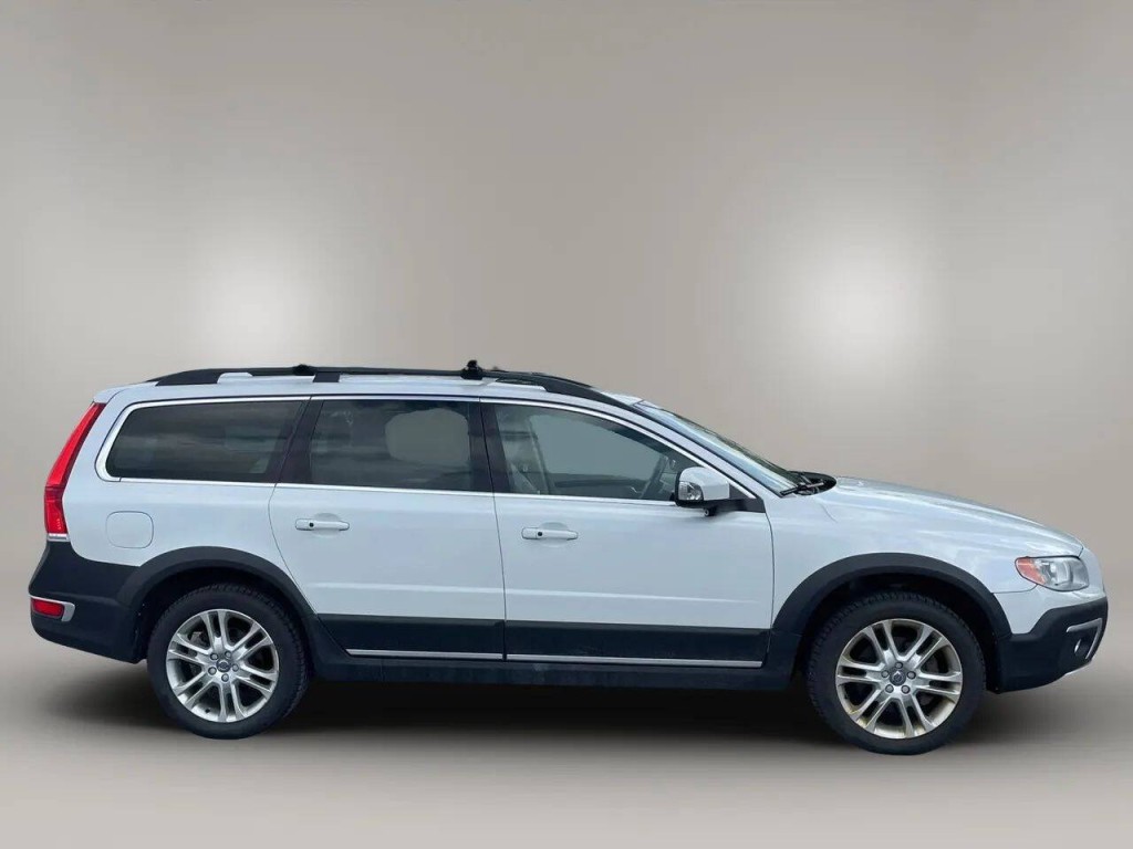 2016 Volvo XC70 Image 2