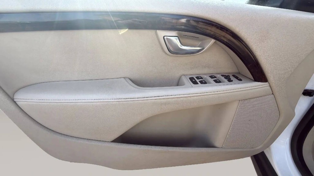 2016 Volvo XC70 Image 8