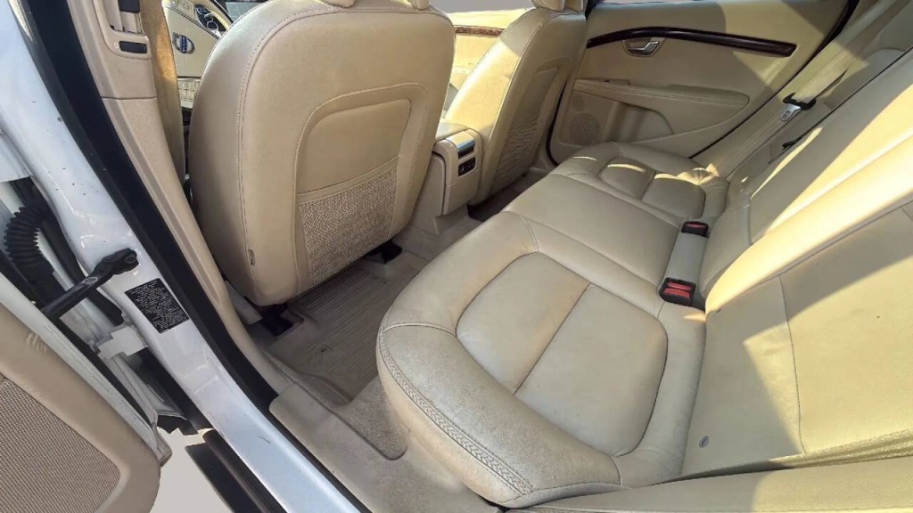 2016 Volvo XC70 Image 10