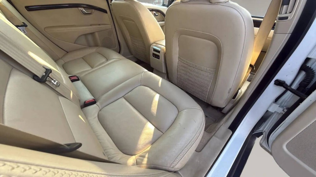 2016 Volvo XC70 Image 13