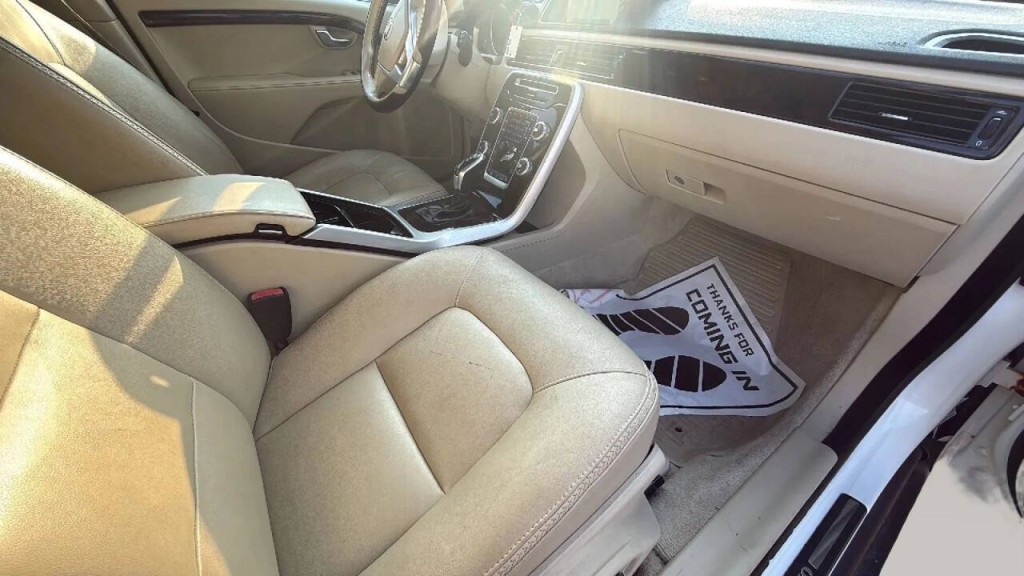 2016 Volvo XC70 Image 15