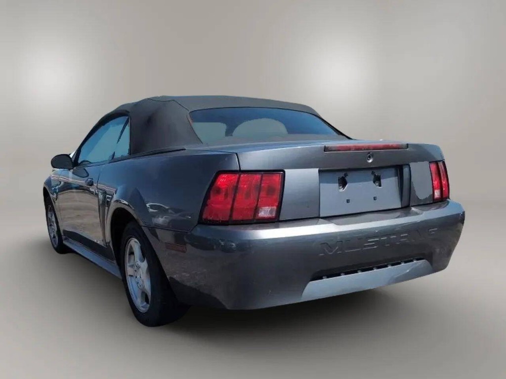2004 Ford Mustang Image 3