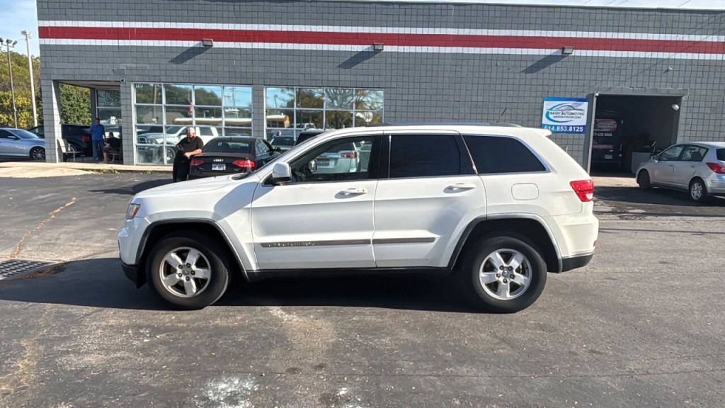 2011 Jeep Grand Cherokee Image 2