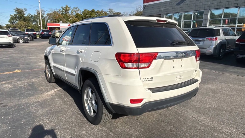 2011 Jeep Grand Cherokee Image 3