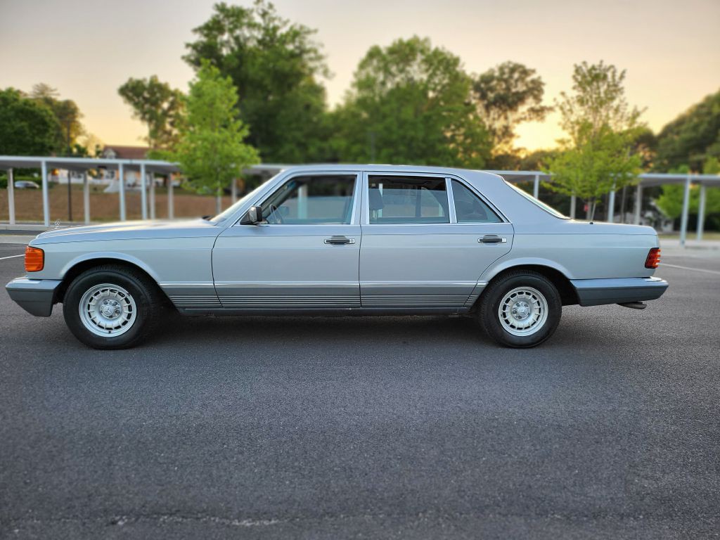 1984 Mercedes-Benz 500 Image 2