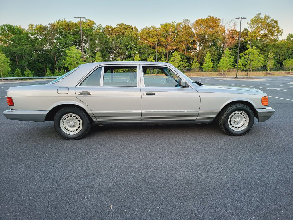 1984 Mercedes-Benz 500 Image 6