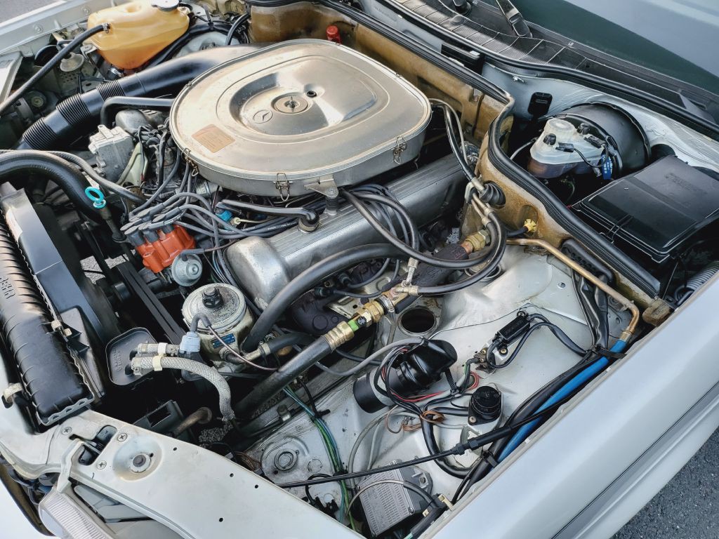 1984 Mercedes-Benz 500 Image 13