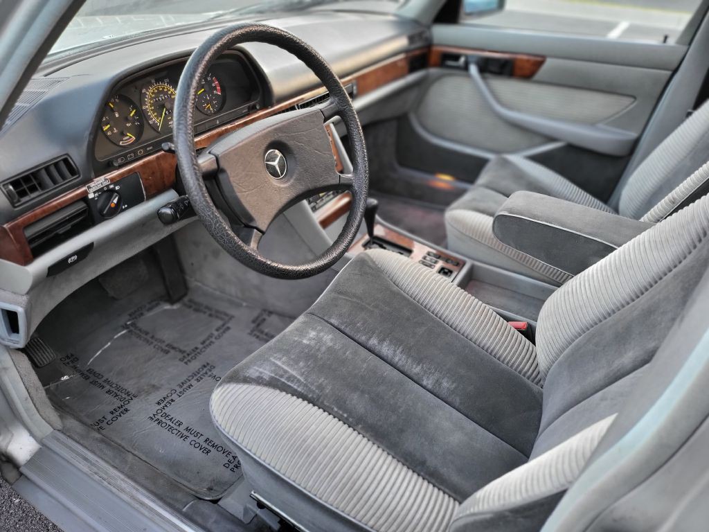 1984 Mercedes-Benz 500 Image 17