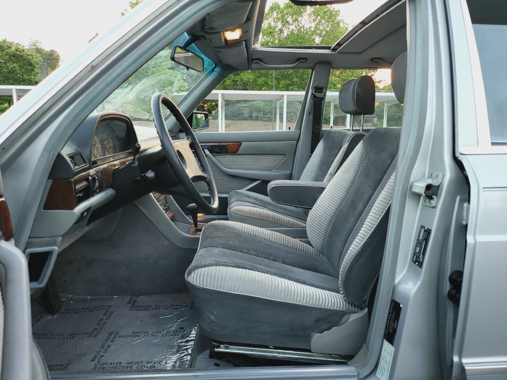 1984 Mercedes-Benz 500 Image 19
