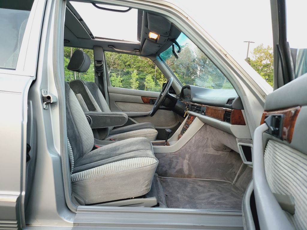 1984 Mercedes-Benz 500 Image 20