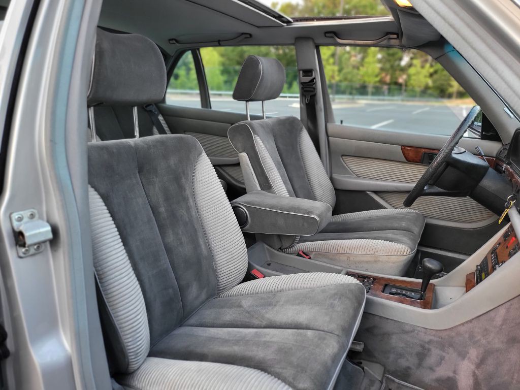 1984 Mercedes-Benz 500 Image 21