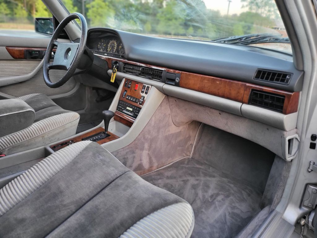 1984 Mercedes-Benz 500 Image 22