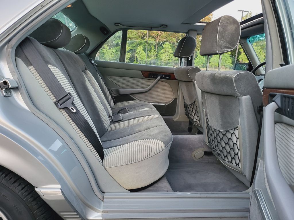 1984 Mercedes-Benz 500 Image 23