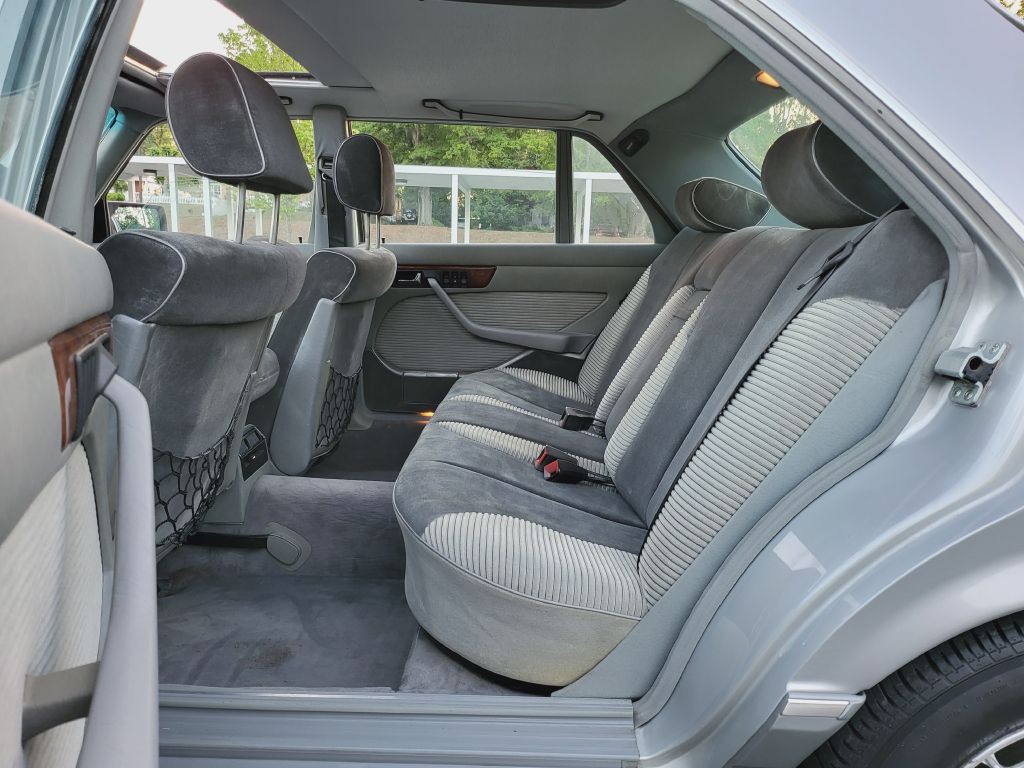 1984 Mercedes-Benz 500 Image 25