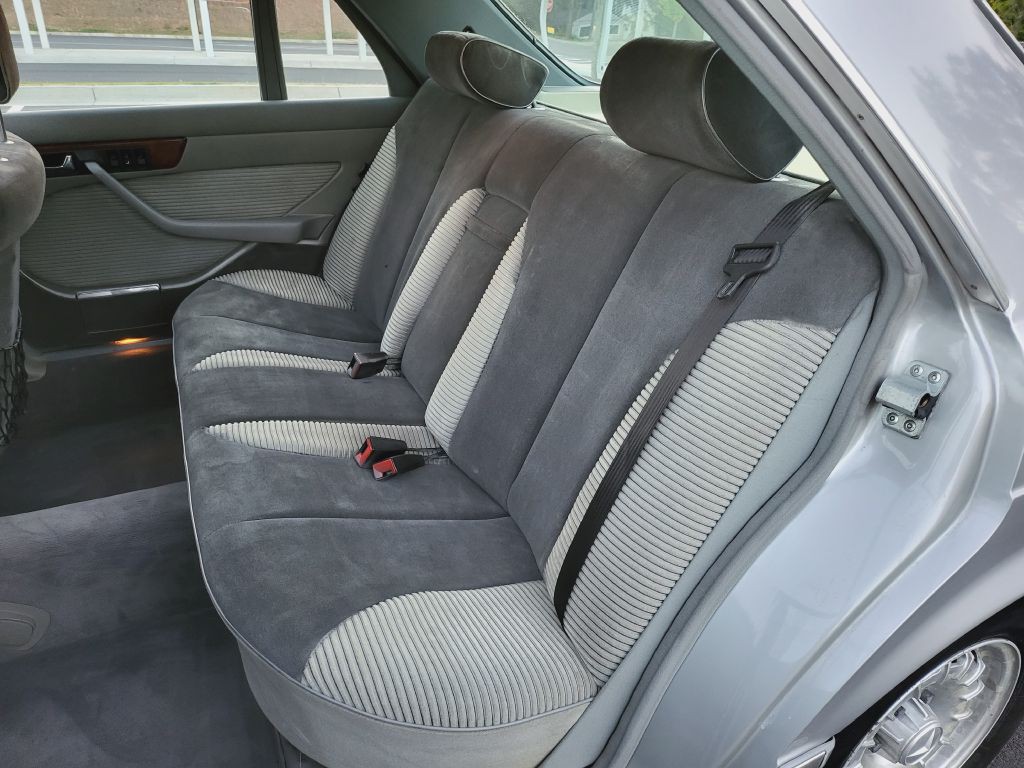 1984 Mercedes-Benz 500 Image 26