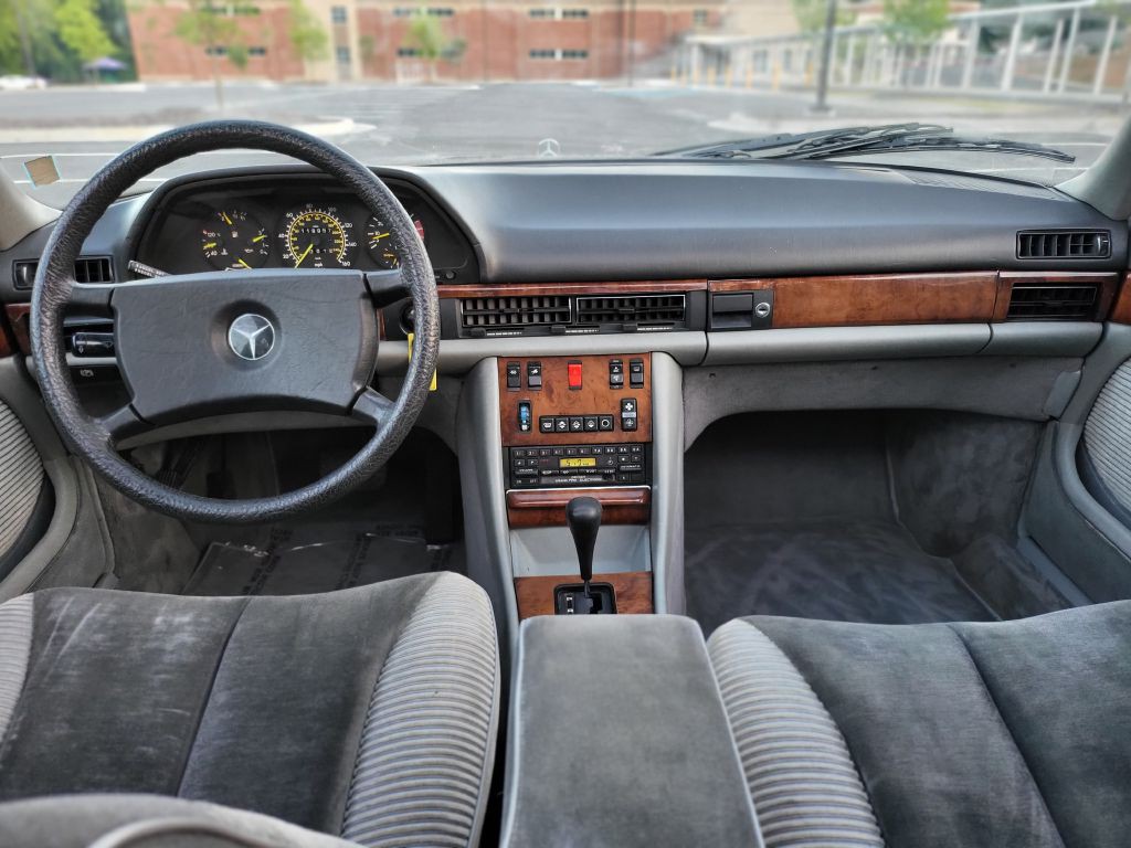 1984 Mercedes-Benz 500 Image 32