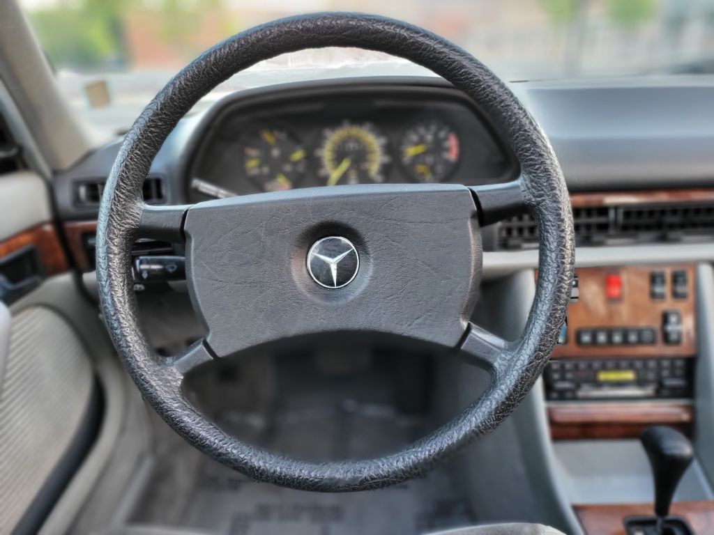 1984 Mercedes-Benz 500 Image 33
