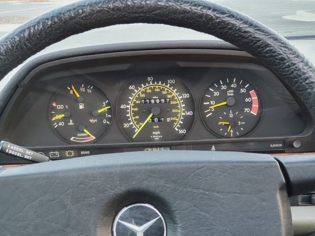 1984 Mercedes-Benz 500 Image 34