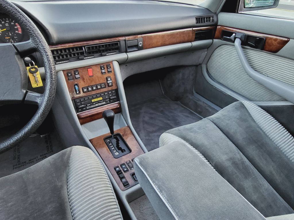 1984 Mercedes-Benz 500 Image 35