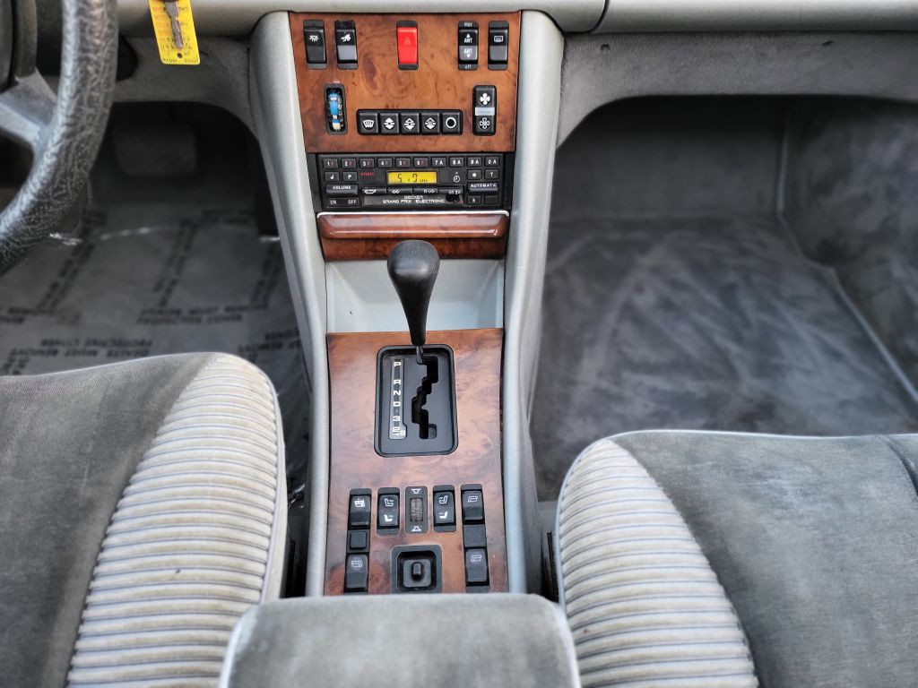 1984 Mercedes-Benz 500 Image 36