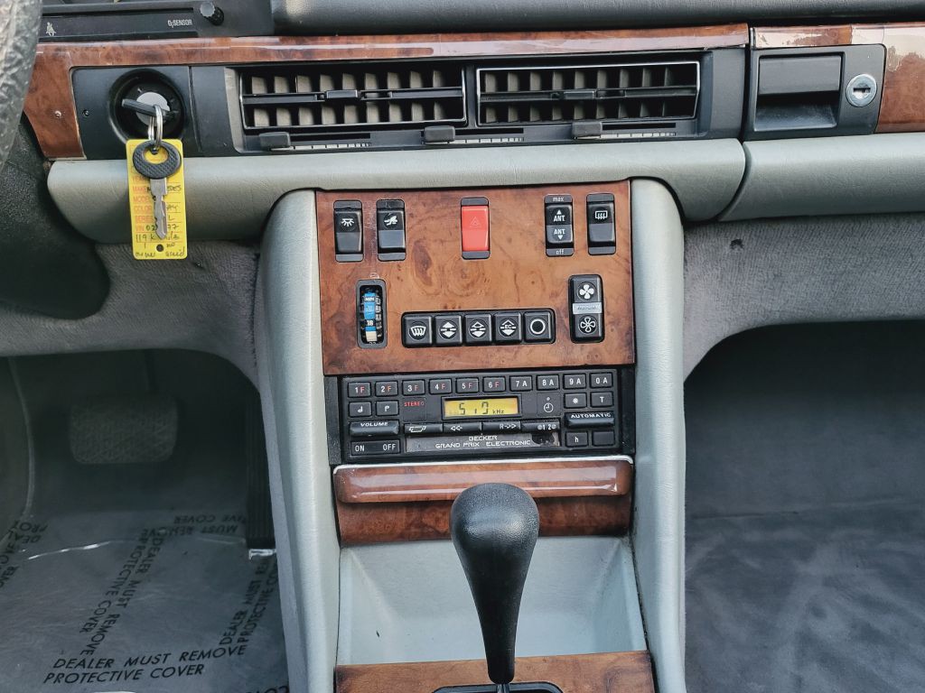 1984 Mercedes-Benz 500 Image 37