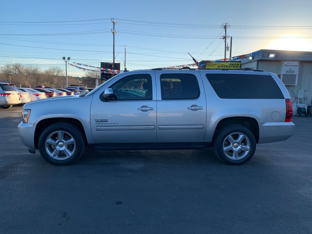 2014 Chevrolet Suburban Image 6