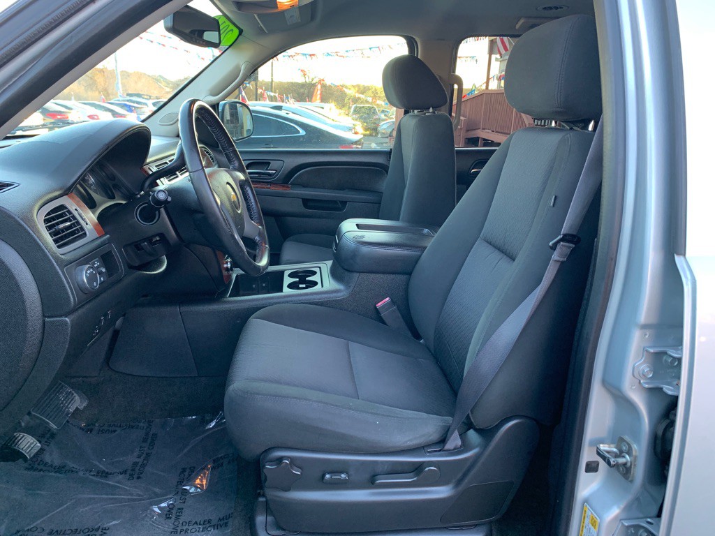 2014 Chevrolet Suburban Image 10
