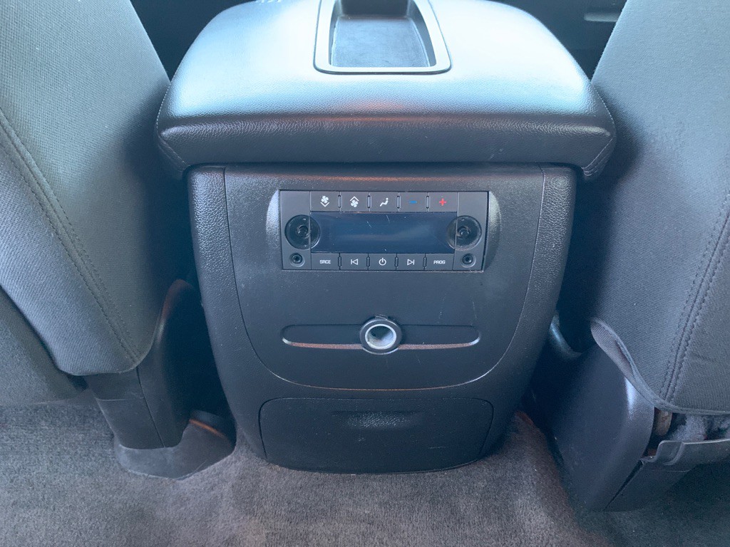 2014 Chevrolet Suburban Image 14