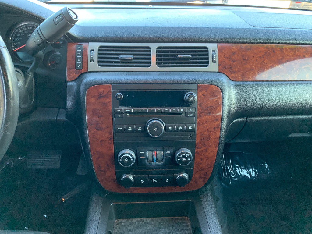 2014 Chevrolet Suburban Image 18