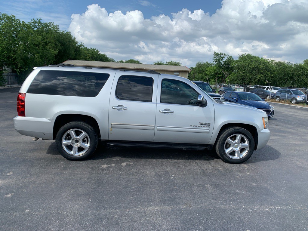2014 Chevrolet Suburban Image 35