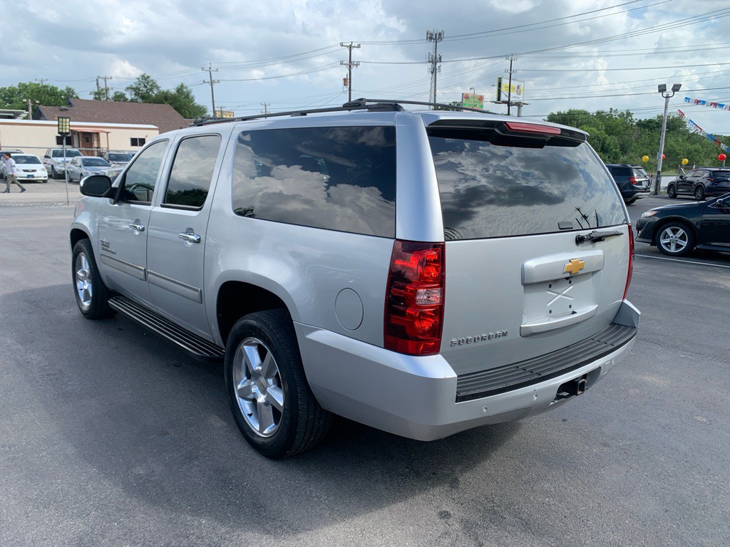 2014 Chevrolet Suburban Image 38