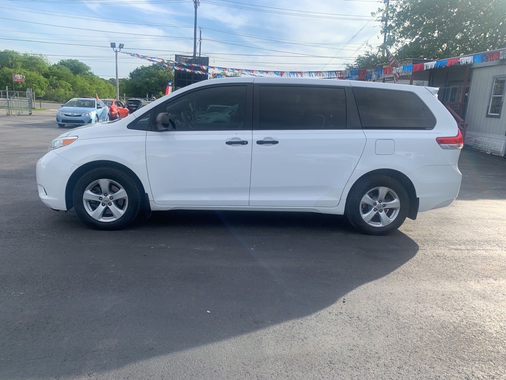 2012 Toyota Sienna Image 5
