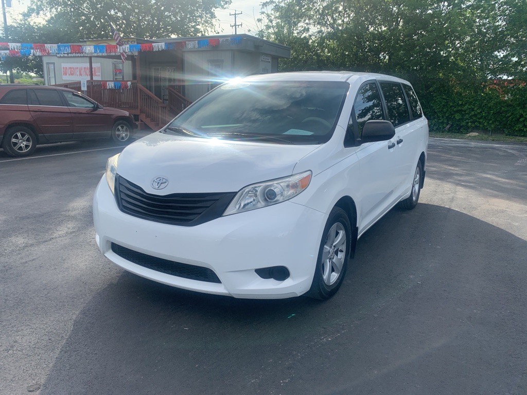 2012 Toyota Sienna Image 6