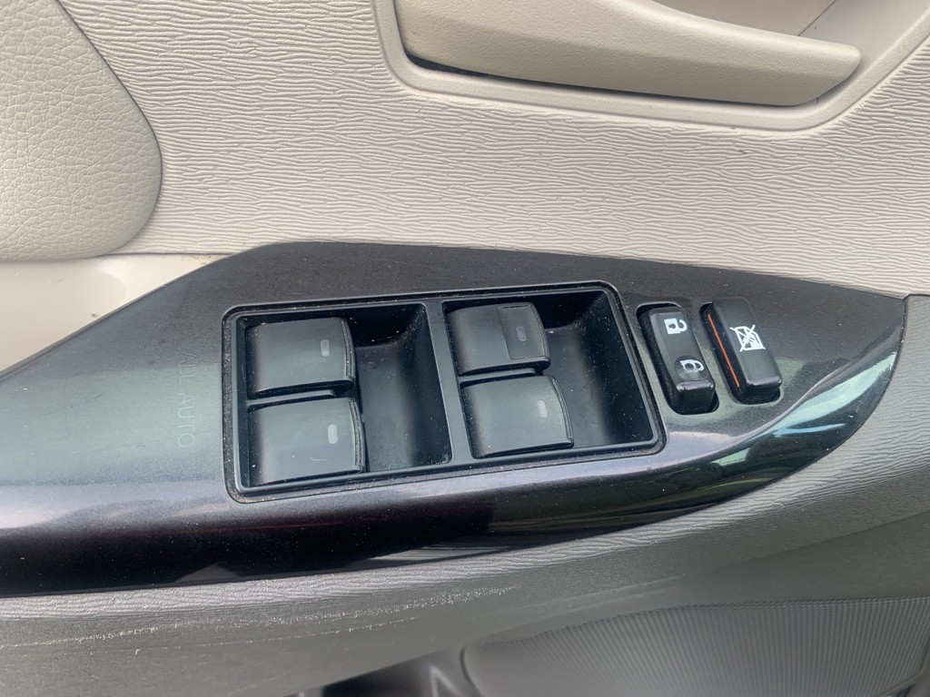 2012 Toyota Sienna Image 8