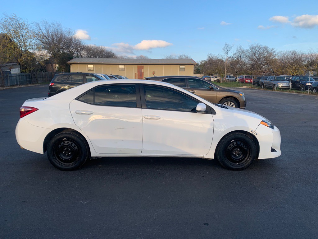 2017 Toyota Corolla Image 2
